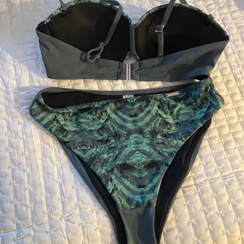 Emerald Patterned Women's Bikini Set - image 3